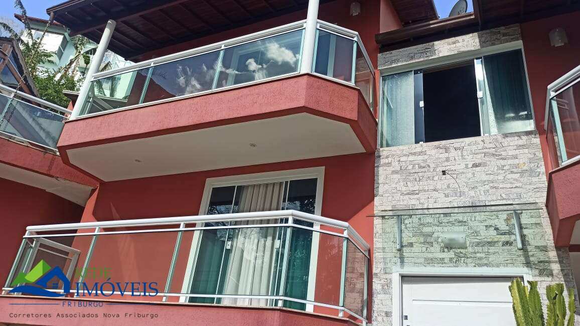 Vendo Casa com 4 quartos, piscina e sauna no Parque Santa Eliza nas Braunes. - Rede Imóveis Friburgo
