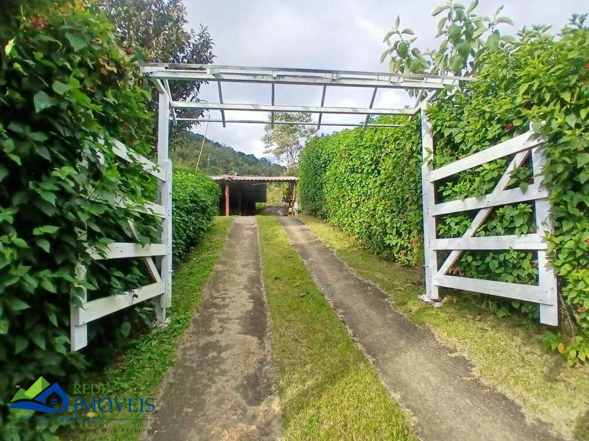 Vendo Casa em Conquista com 3 Quartos, Piscina e Churrasqueira - Rede Imóveis Friburgo