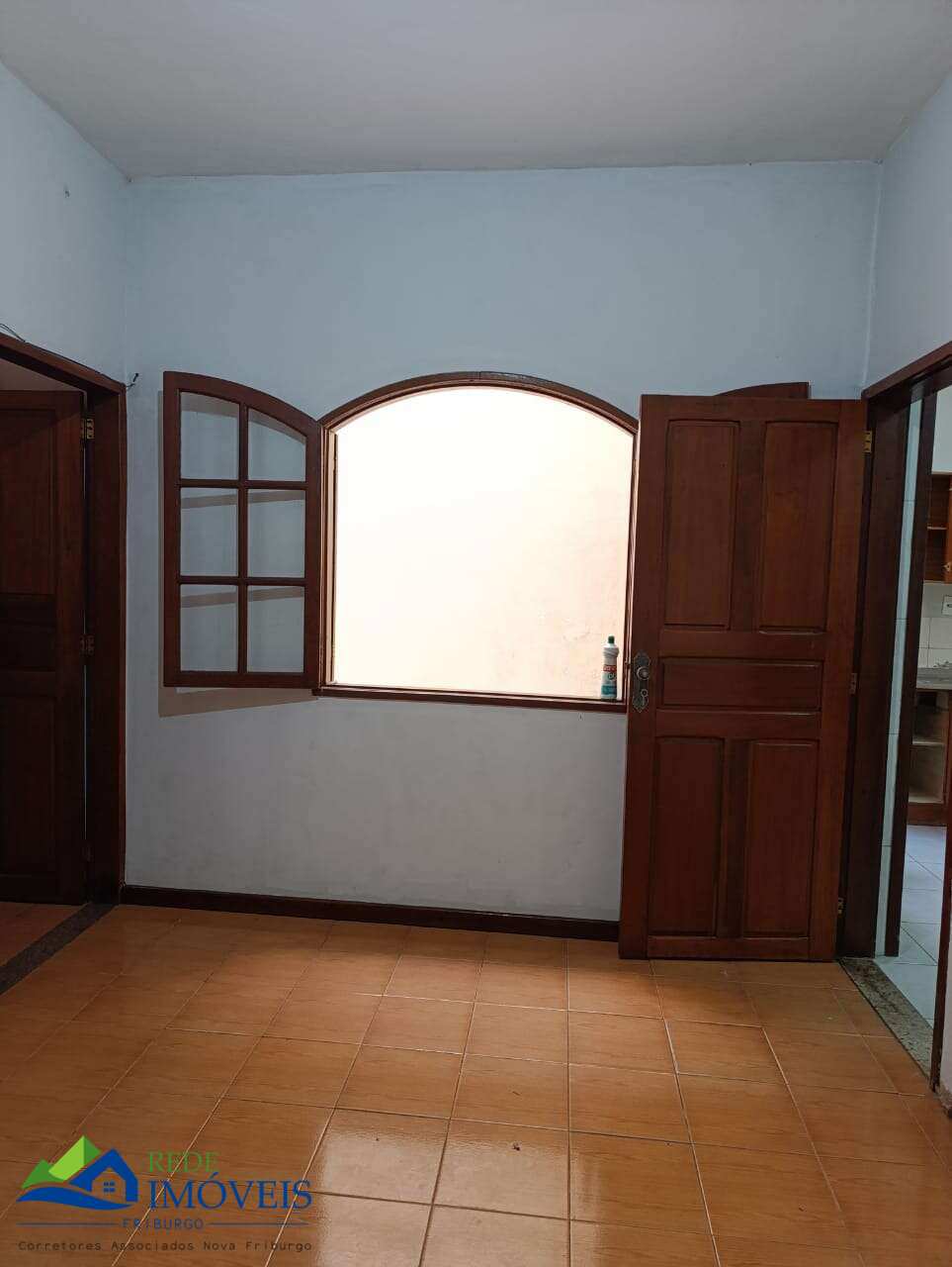 Vendo Casa no Jardim Califórnia com 1 quarto, sala, cozinha e banheiro - Rede Imóveis Friburgo