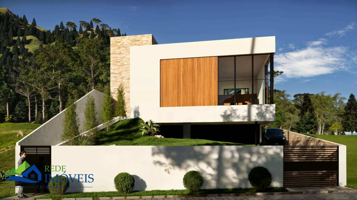 Casa à venda com 3 quartos, 175m² - Cônego,Nova Friburgo