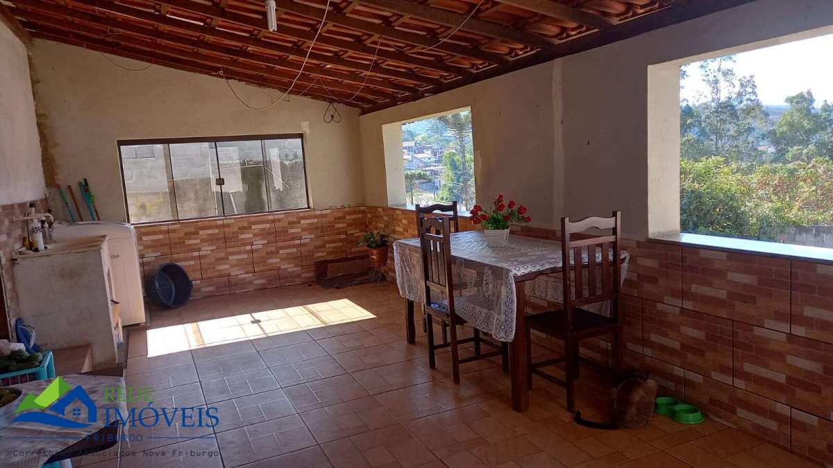 Casa à venda com 2 quartos, 100m² - Campo do Coelho,Nova Friburgo