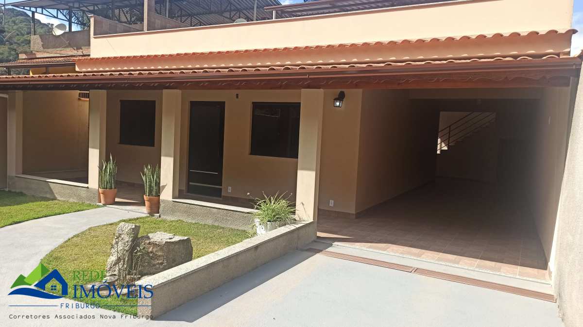 Casa à venda com 2 quartos, 150m² - Chácara Paraíso,Nova Friburgo