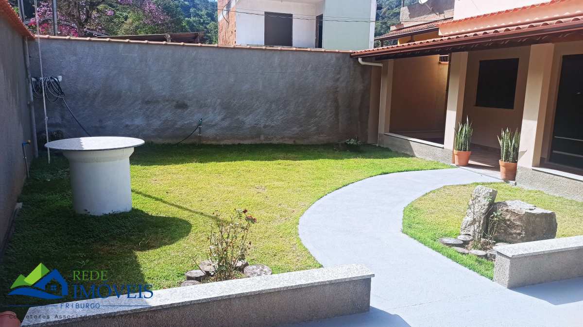 Casa à venda com 2 quartos, 150m² - Chácara Paraíso,Nova Friburgo