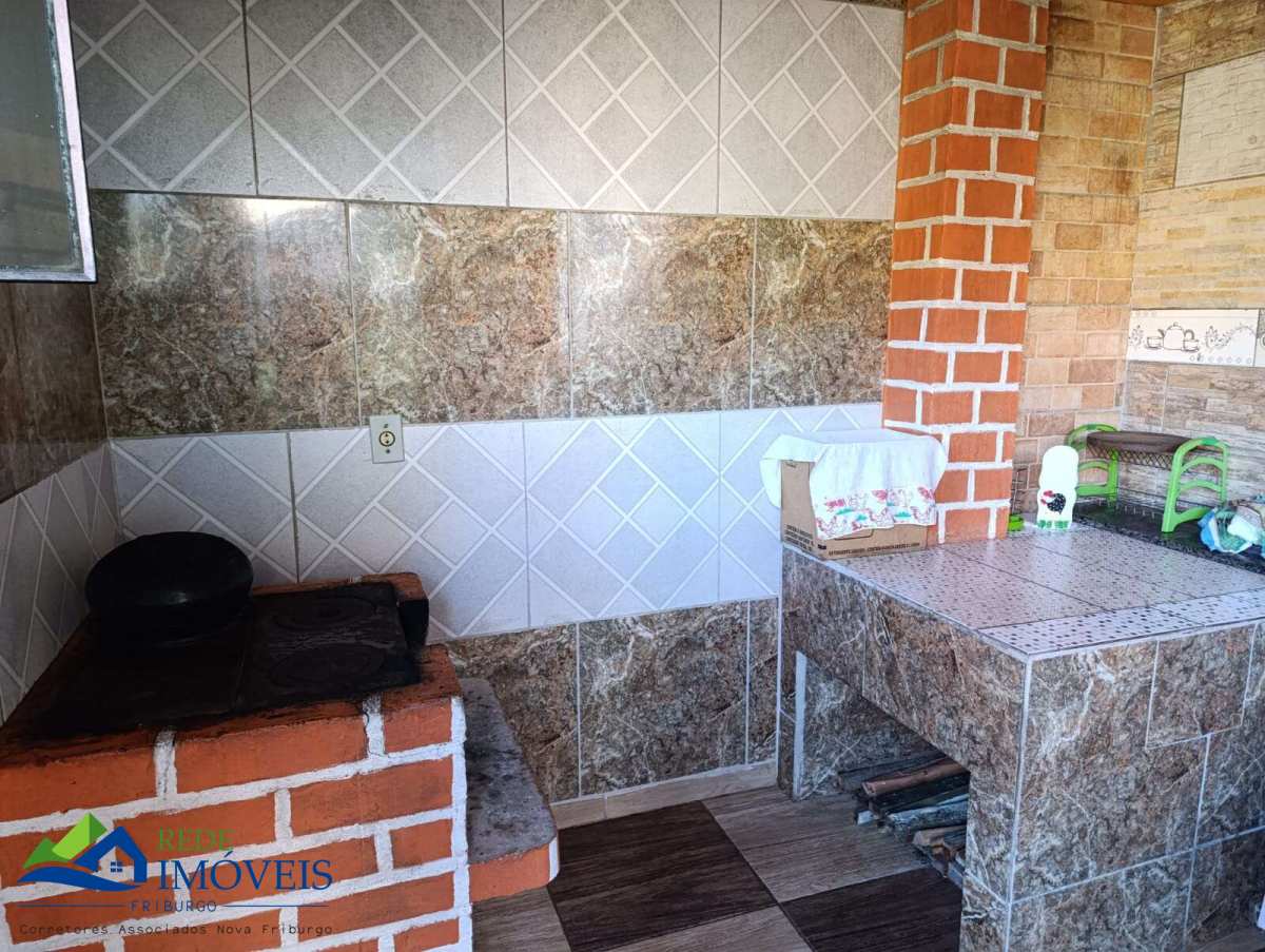 Vendo Casa Independente Com Quintal e Garagem na Praça da Furunfa - Rede Imóveis Friburgo