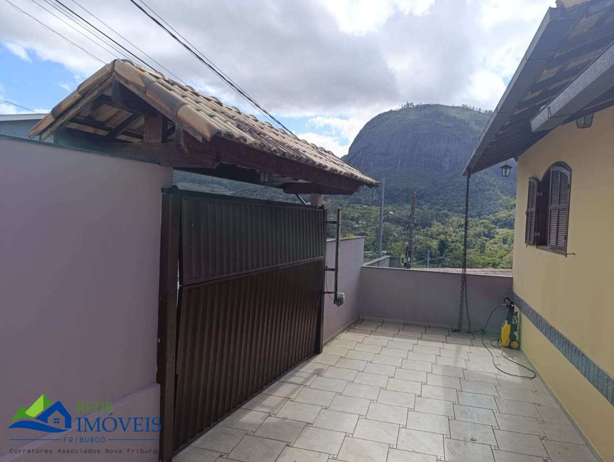Casa à venda com 3 quartos, 122m² - Amparo,Nova Friburgo