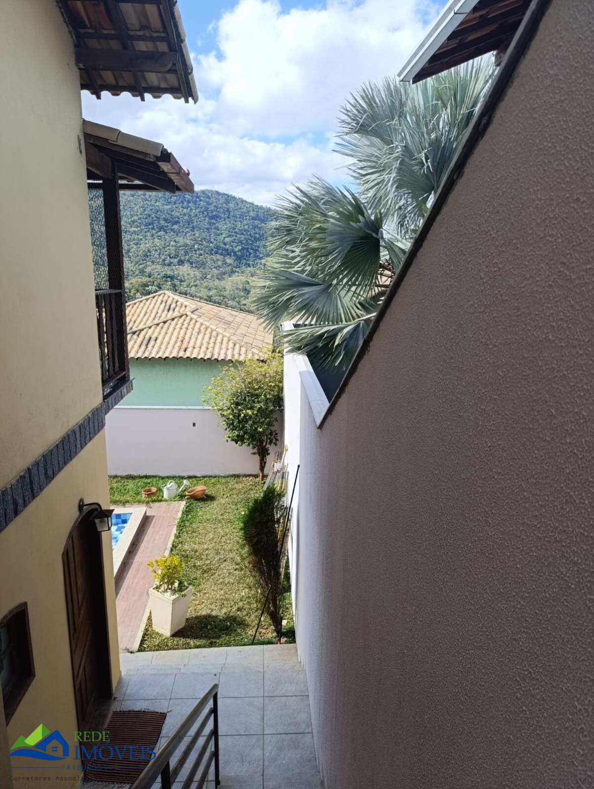 Vendo ou Troco Casa em Amparo com Piscina, Área Gourmet e Sauna. - Rede Imóveis Friburgo