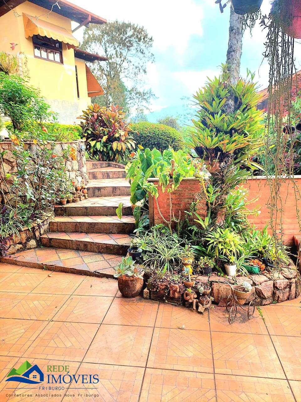 Casa à venda com 4 quartos, 180m² - SANTA ELISA,Nova Friburgo