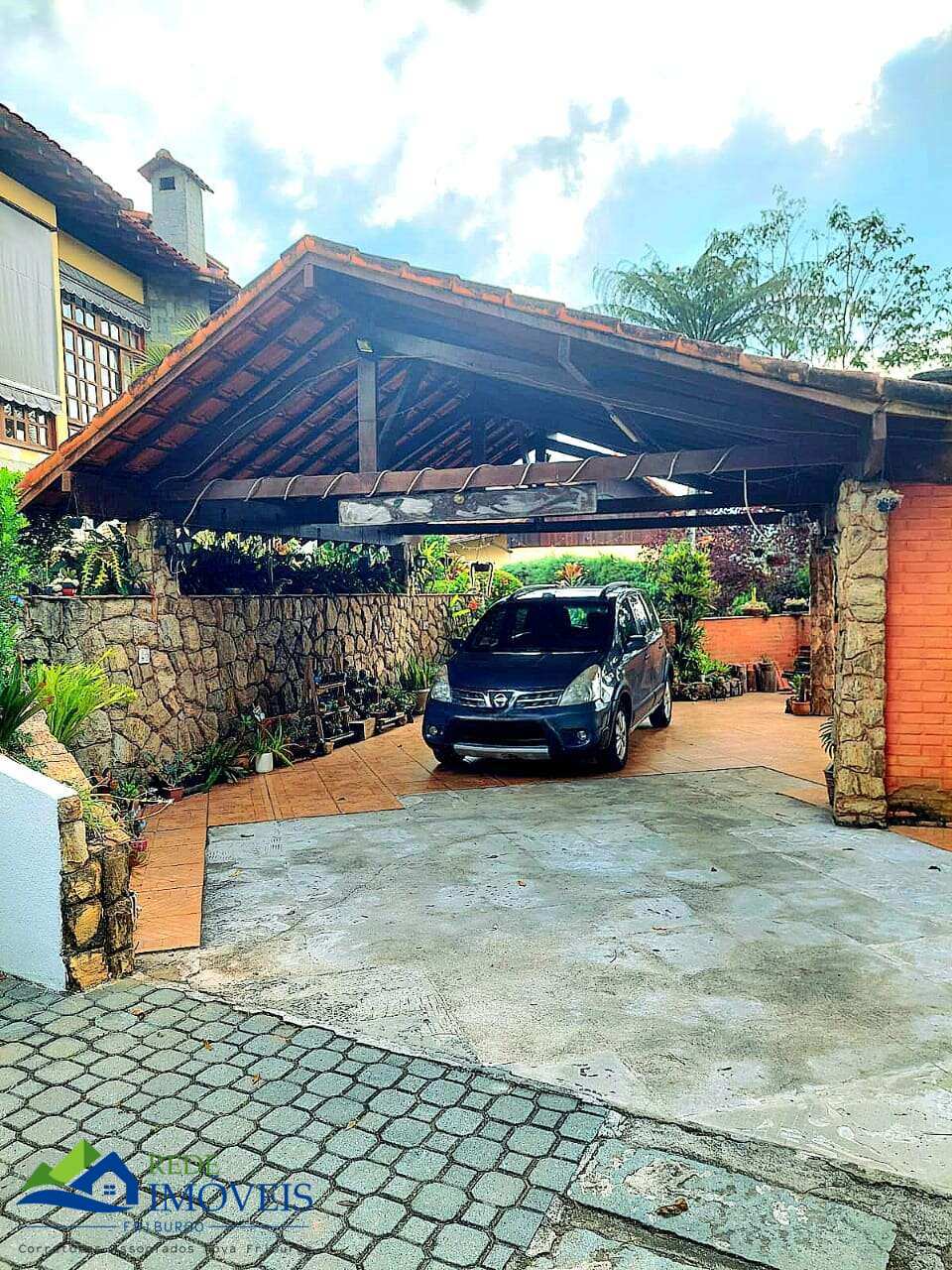 Casa à venda com 4 quartos, 180m² - SANTA ELISA,Nova Friburgo