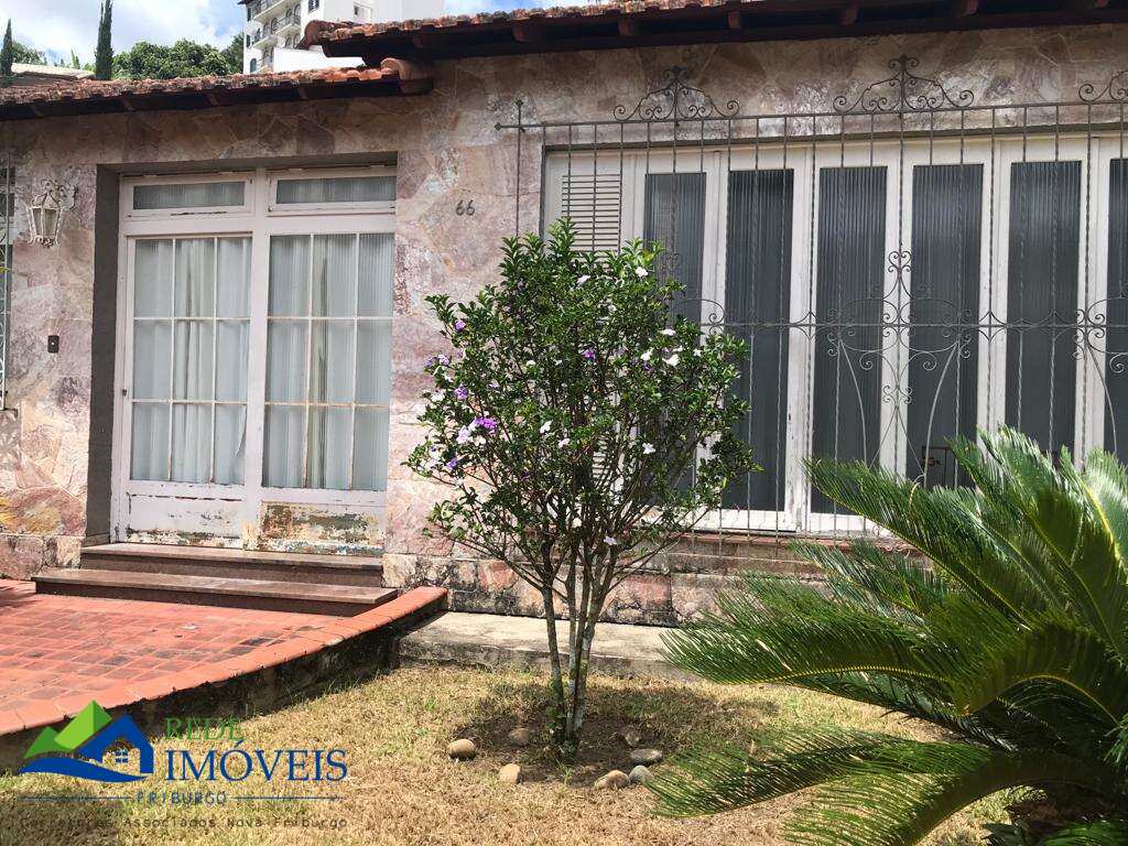 Casa à venda com 4 quartos, 290m² - BRAUNES,Nova Friburgo