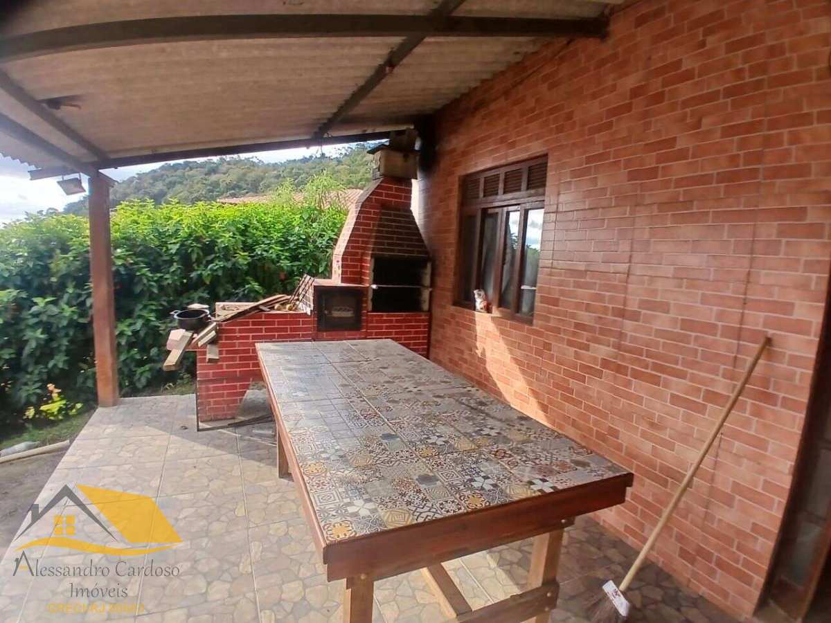 Vendo Casa em Conquista com 3 Quartos, Piscina e Churrasqueira - Rede Imóveis Friburgo